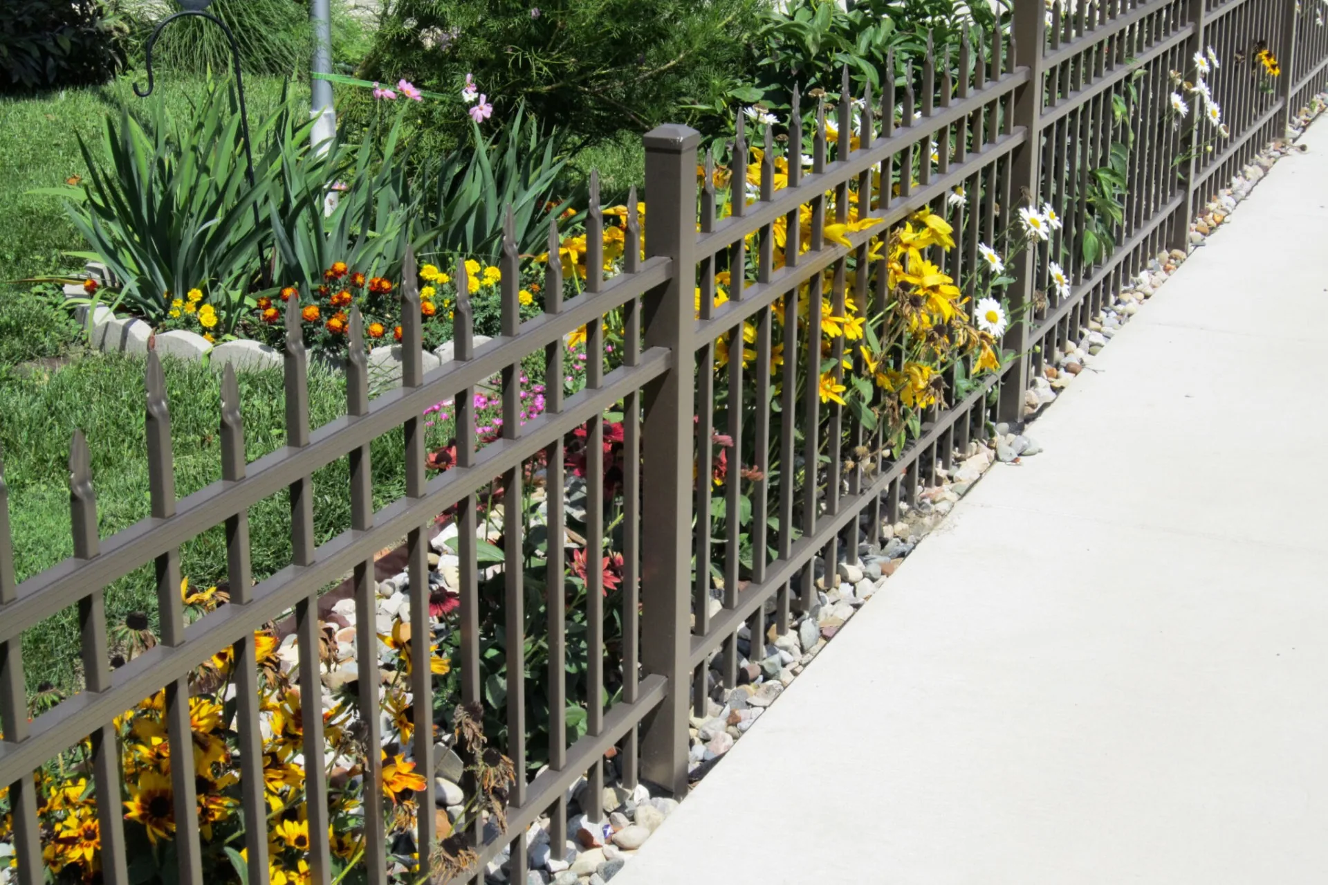 Ornamental Aluminum Garden Fence fence style